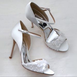 Gorgeous Badgley Mischka Carter Peep toe shoe